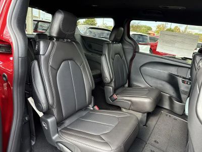 2026 Chrysler Pacifica — photo 25 view