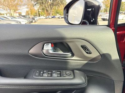 2026 Chrysler Pacifica — photo 13 view