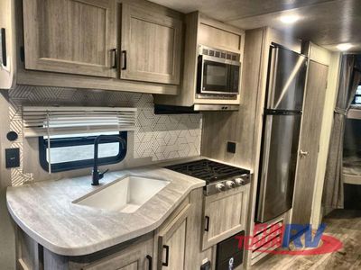 2024 Coachmen RV Catalina Summit Series 8 - Photo 17