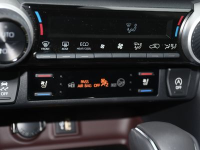 2024 Toyota RAV4 - Photo 16