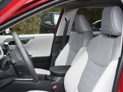 2024 Toyota RAV4 - Photo 13