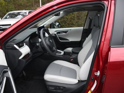 2024 Toyota RAV4 - Photo 8