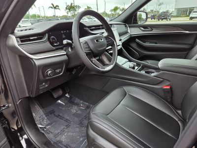 2026 Jeep Grand Cherokee — photo 13 view