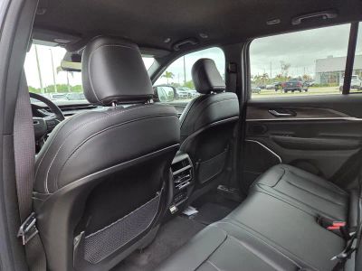 2026 Jeep Grand Cherokee — photo 9 view