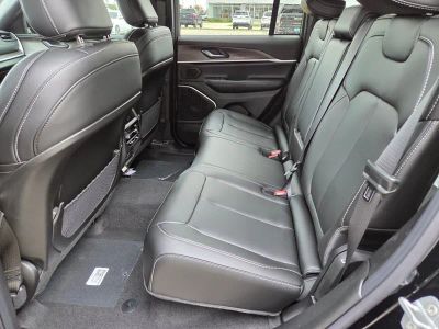 2026 Jeep Grand Cherokee — photo 8 view