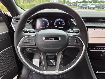 2026 Jeep Grand Cherokee — photo 16 view
