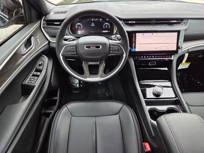 2026 Jeep Grand Cherokee — photo 10 view
