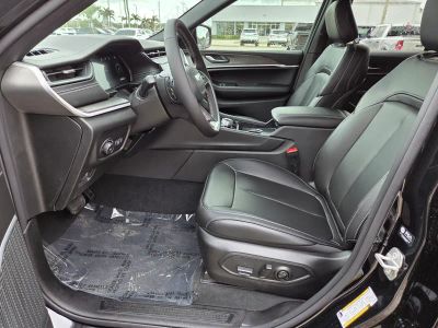 2026 Jeep Grand Cherokee — photo 12 view
