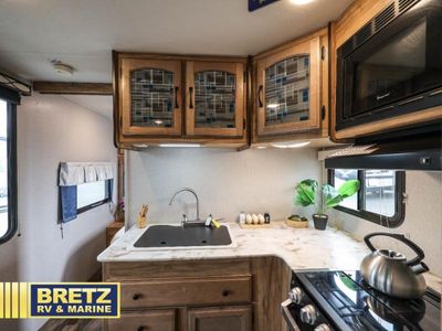 2019 Coachmen RV Freedom Express Ultra Lite - Photo 15