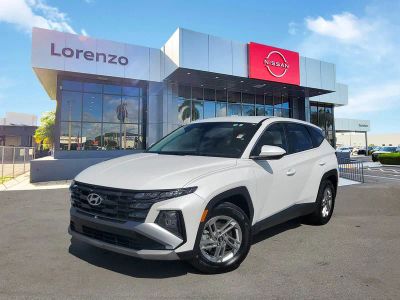 2025 Hyundai Tucson SE in Serenity White Pearl — front three-quarter view