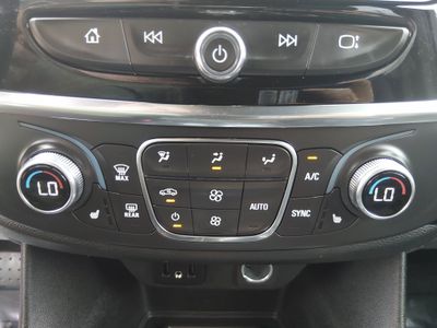 2023 Chevrolet Traverse - Photo 18