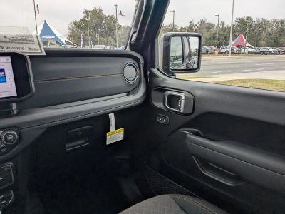 2026 Jeep Gladiator — photo 16 view