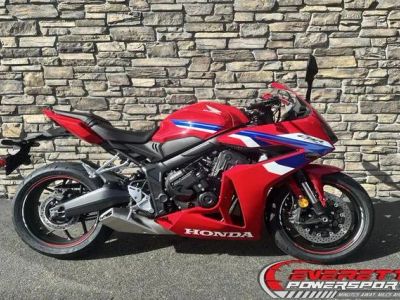 2026 Honda® CBR650R E-Clutch — front three-quarter view