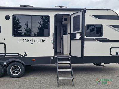 2024 EAST TO WEST Longitude — photo 10 view