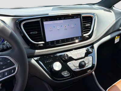 2026 Chrysler Pacifica — photo 30 view