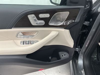 2026 Mercedes-Benz GLS - Photo 11