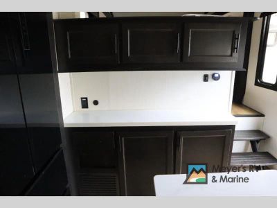 2025 Forest River RV Sabre - Photo 17