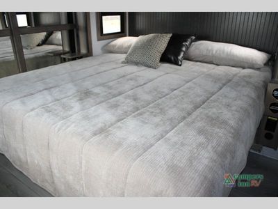 2025 Keystone RV Montana - Photo 31