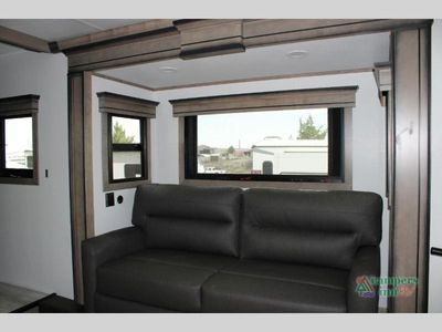 2025 Keystone RV Montana - Photo 17