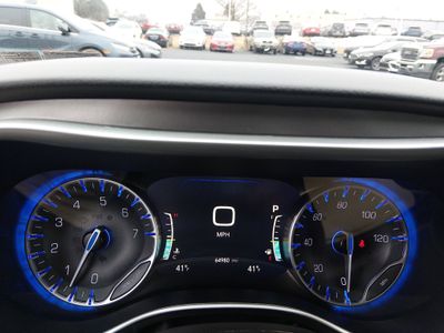 2024 Chrysler Pacifica — photo 14 view