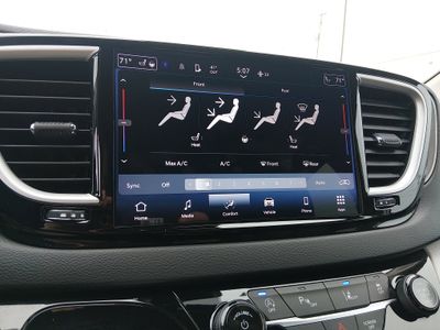 2024 Chrysler Pacifica — photo 18 view