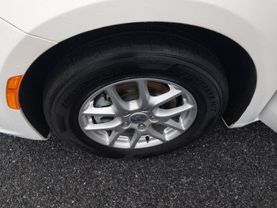 2024 Chrysler Pacifica — photo 10 view