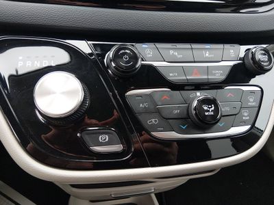 2024 Chrysler Pacifica — photo 13 view
