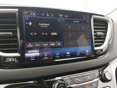 2024 Chrysler Pacifica — photo 20 view