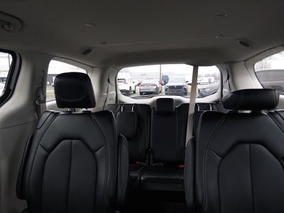 2024 Chrysler Pacifica — photo 19 view