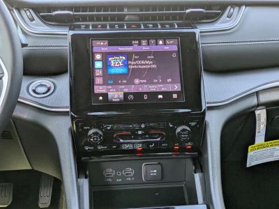 2025 Jeep Grand Cherokee — photo 17 view