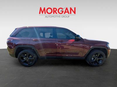 2025 Jeep Grand Cherokee — side profile view