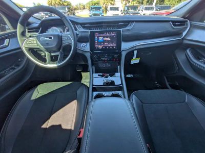 2025 Jeep Grand Cherokee — photo 14 view