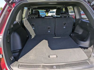 2025 Jeep Grand Cherokee — photo 12 view