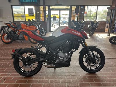 2025 CFMOTO 300NK - Photo 3