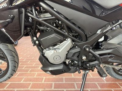 2025 CFMOTO 300NK - Photo 11