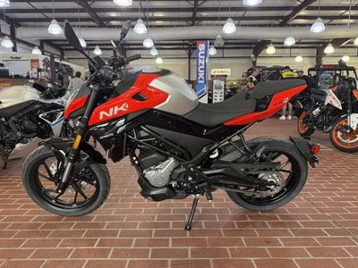 2025 CFMOTO 300NK - Photo 8