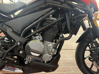 2025 CFMOTO 300NK - Photo 10