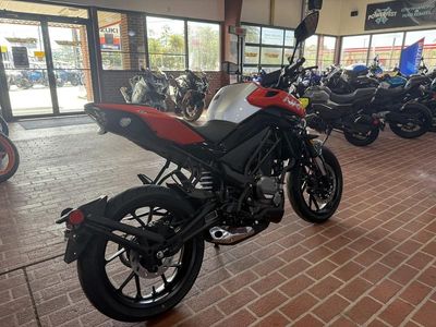 2025 CFMOTO 300NK - Photo 7