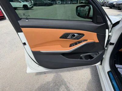 2025 BMW 3 Series — photo 13 view