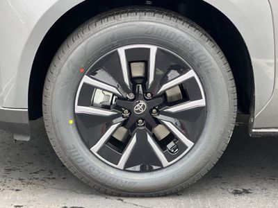 2026 Toyota bZ - Photo 31