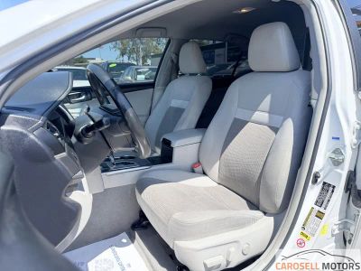 2014 Toyota Camry Hybrid — photo 14 view