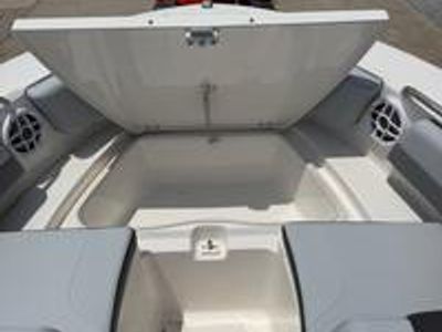2026 Robalo 207 DC - Photo 9