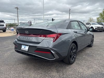 2026 Hyundai Elantra - Photo 4