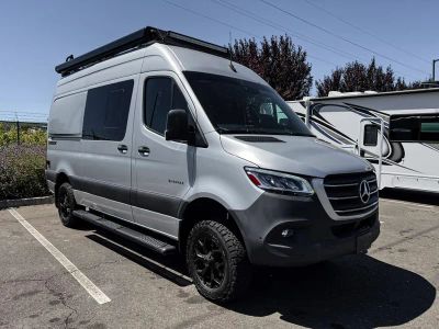 2025 Entegra LAUNCH — front three-quarter view