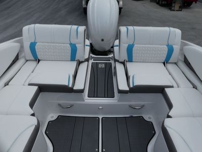 2025 Hurricane SunDeck 2600 OB - Photo 17