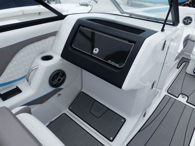 2025 Hurricane SunDeck 2600 OB - Photo 14