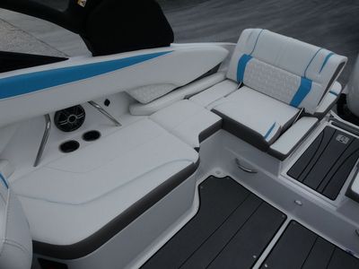 2025 Hurricane SunDeck 2600 OB - Photo 18