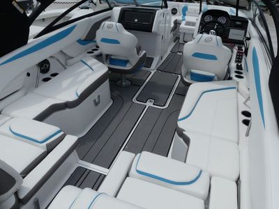 2025 Hurricane SunDeck 2600 OB - Photo 8