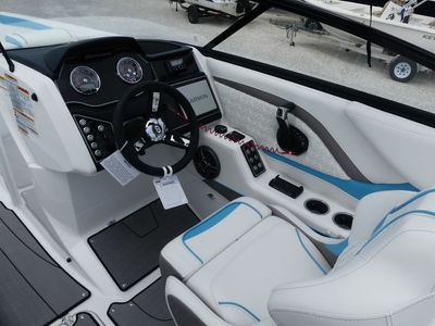 2025 Hurricane SunDeck 2600 OB - Photo 11
