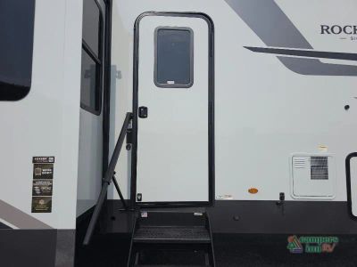 2027 Forest River RV Rockwood Signature — photo 17 view